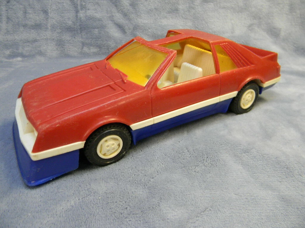 VINTAGE 1980 S FORD MUSTANG T TOP LARGE RED PLASTIC 10