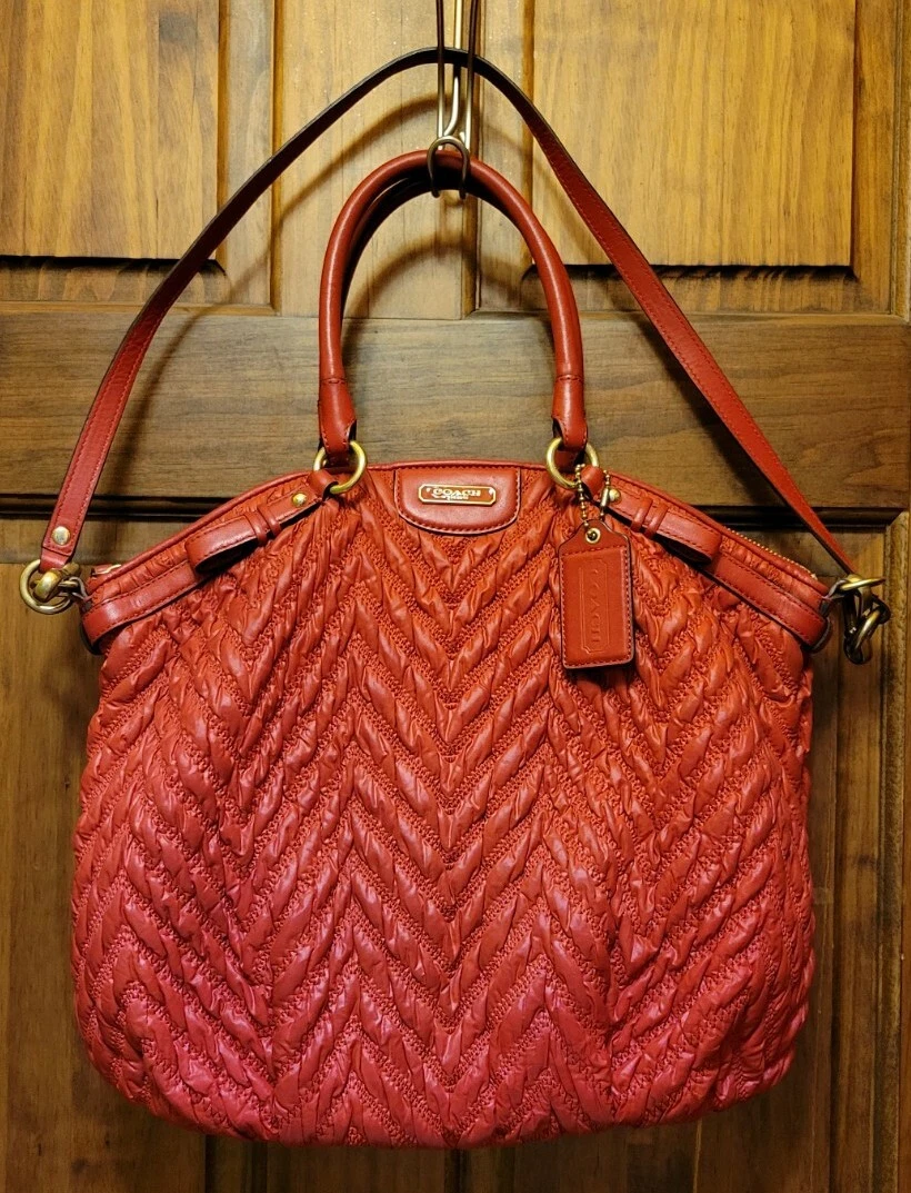 Quilted chevron crossbody bag new arrivals