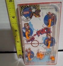 Vintage 1978 TOMY Pocket Pass the Puck Hockey Handheld Travel Mini Game JAPAN