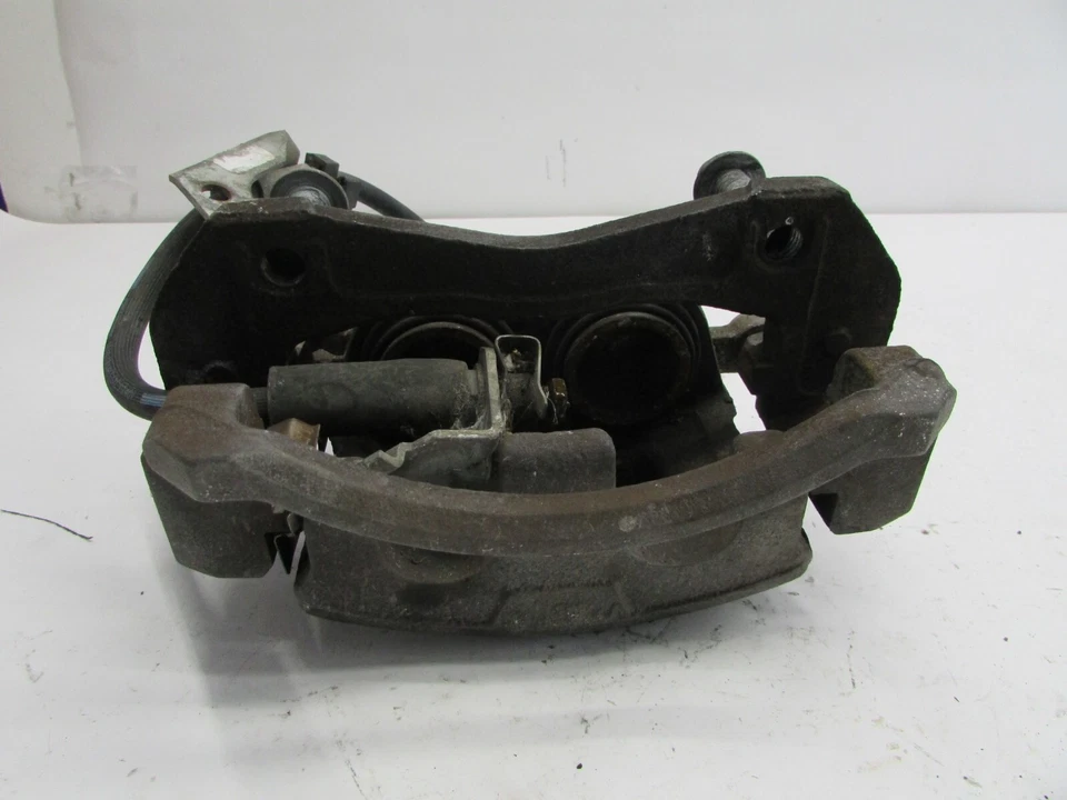 2007-2009 Pontiac Torrent Left Driver Side Front Wheel Brake Caliper OEM - Image 4 of 4