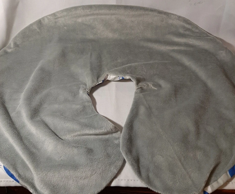 Funda Almohada Enfermería Little Journey Ballenas Azul y Gris Foto 2 de 4