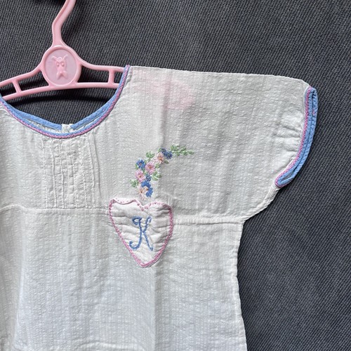 Antico vestito bambino fatto a mano con tasca cuore e ricamo - Foto 2 di 4