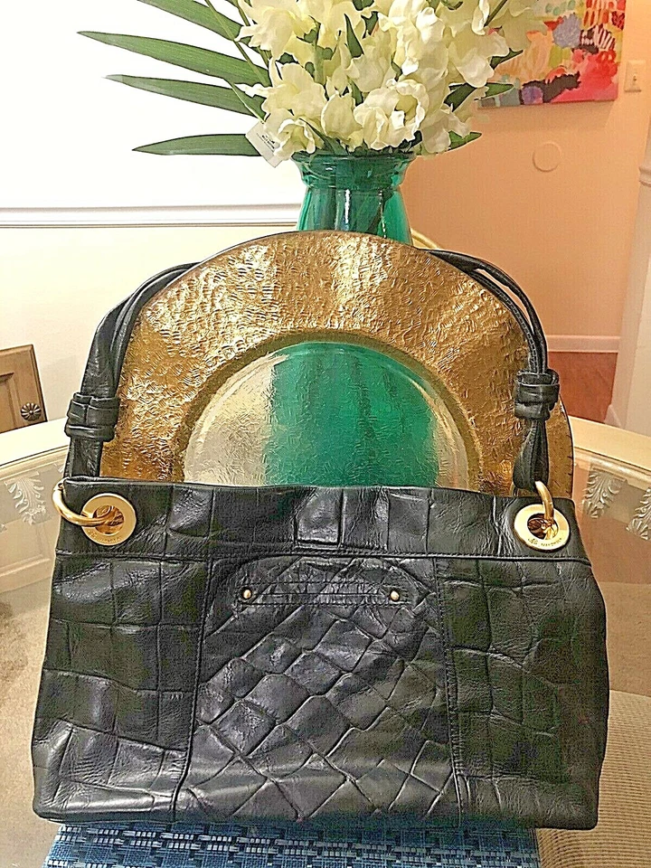 B Makowsky Black with Gold Trimmings Leather Shoulder bag #8 - Image 2 of 4