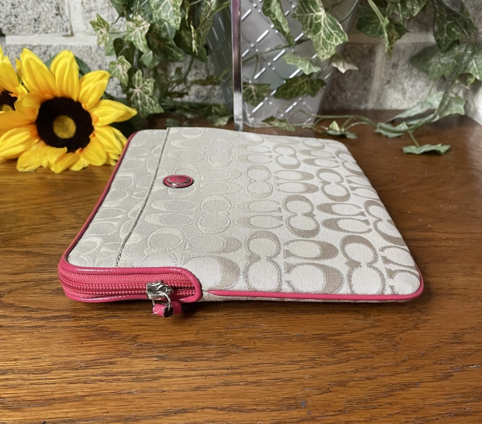 NUEVO SIN ETIQUETAS FUNDA UNIVERSAL METÁLICA PARA TABLET IPAD COACH 62517 AMAPOLA FIRMA Foto 4 de 4