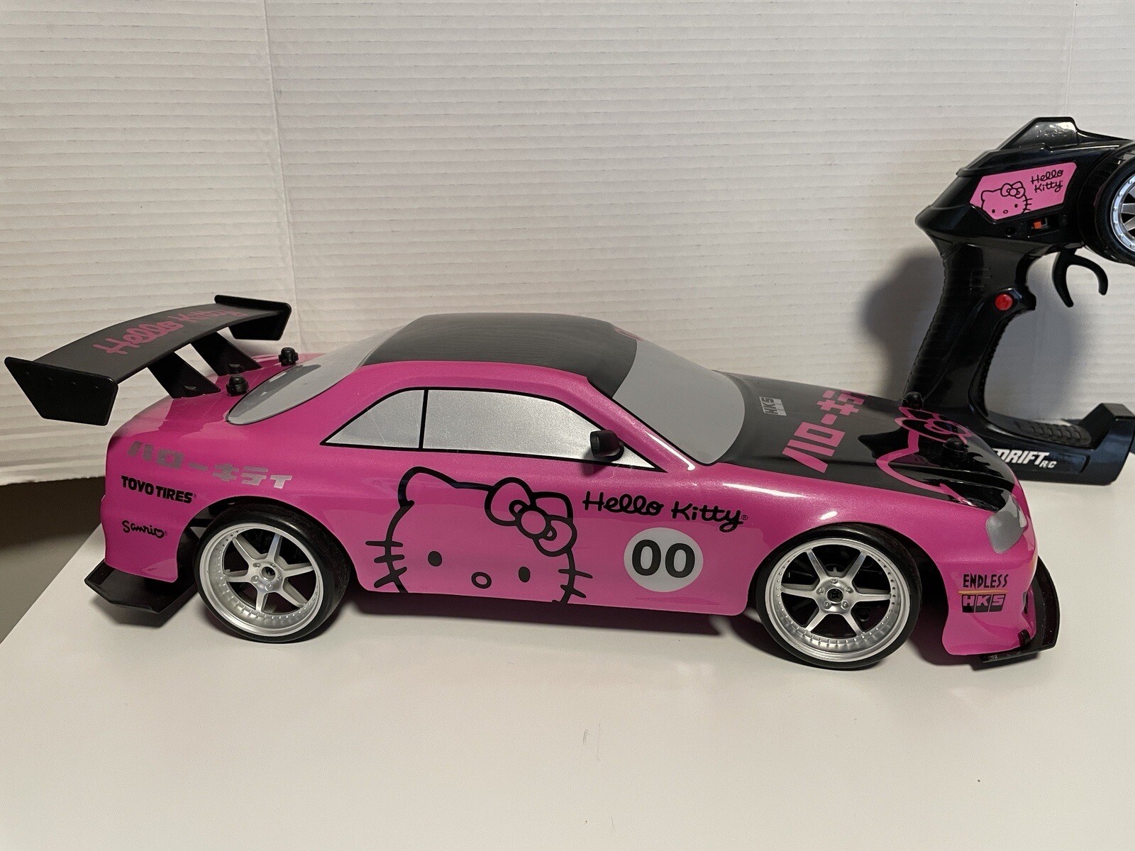 Jada Toys - Hello Kitty 1:10 Nissan GT-R R34 Drift RC Remote Control Cars  Radio Control Cars