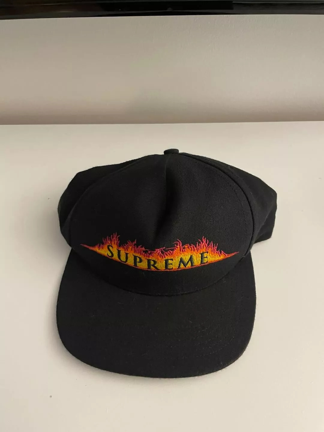 Chapeau flamme brodé suprême