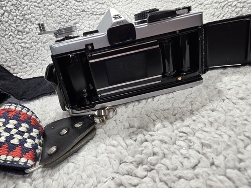 Olympus OM-2N 35mm SLR Film Camera Auto-S 50mm F/1.8 Lens - Picture 21 of 24