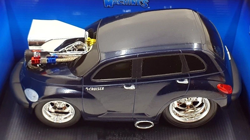 Muscle Machines 1/18 Scale Model Car 18542 - 2000 Chrysler PT Cruiser - Purple - Image 4 of 4