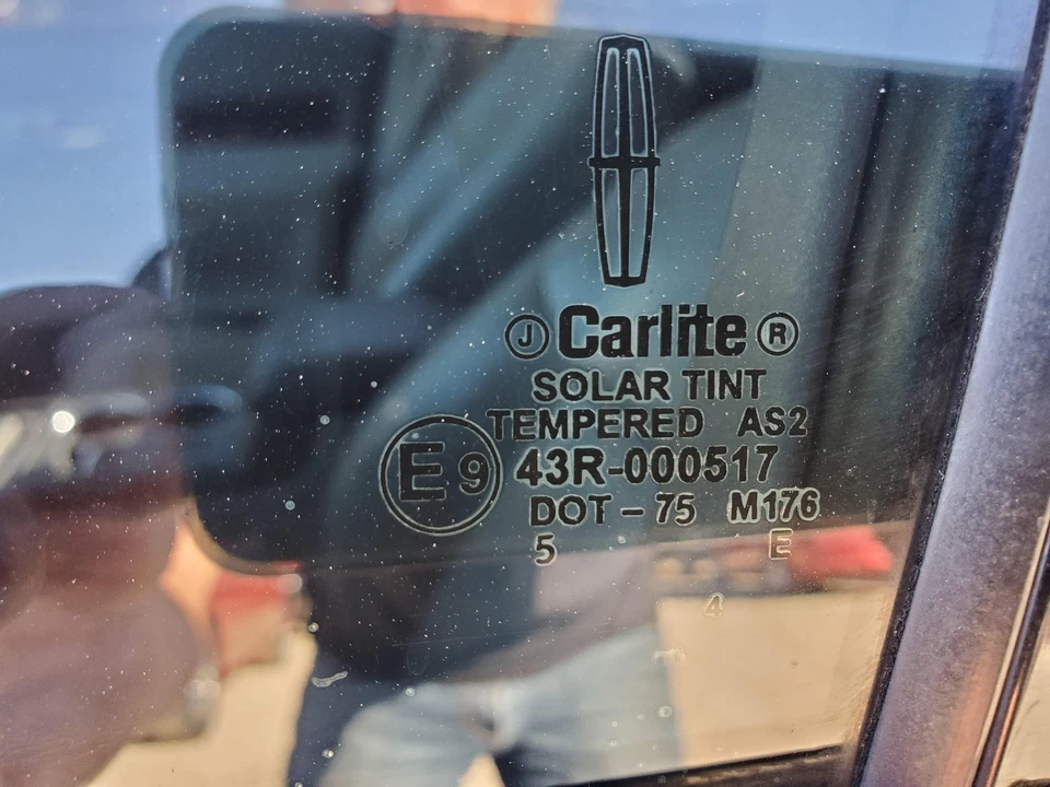 Puerta delantera derecha vidrio/ventana (tinte solar AS2) 2000-2006 Lincoln LS Foto 2 de 4