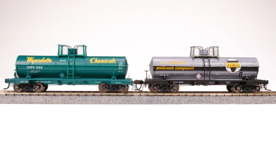 Broadway Limited 7669 HO Scale Ethyl Corp, Wyandotte 6000 Gallon Tank 2-Pack A - Image 4 of 4