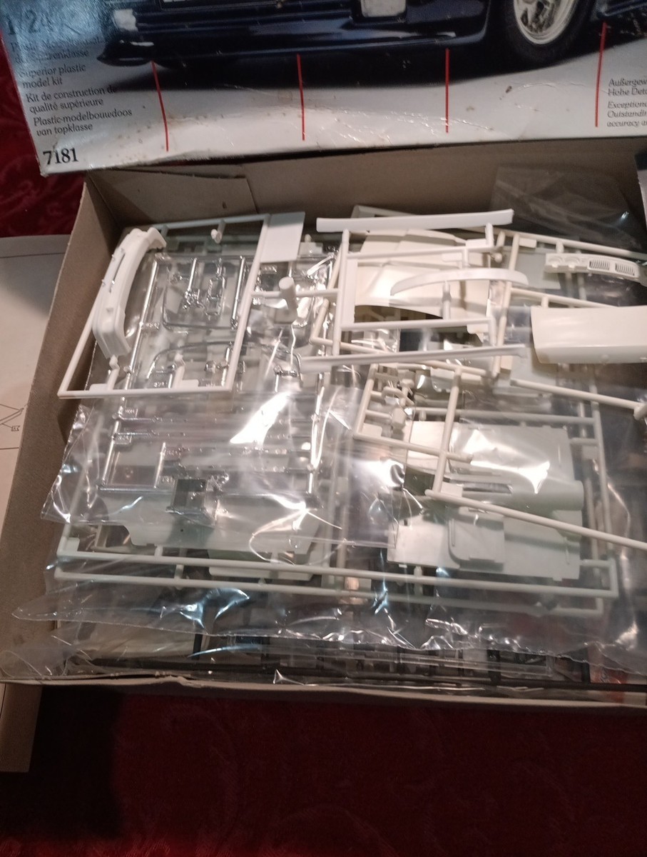 M8d 1/24 Revell Premium BMW 750iL Zender 1:24 Revell 7181 BMW E32