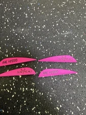 AAE Hybrid 26 Custom Bowfreaks Vanes 100 pack Hot Pink