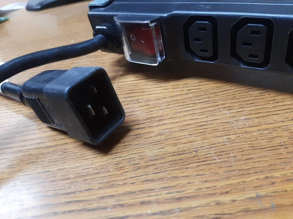 HP EO4601 100-240V PDU Extension Bar C19 to C13 - Image 3 of 3