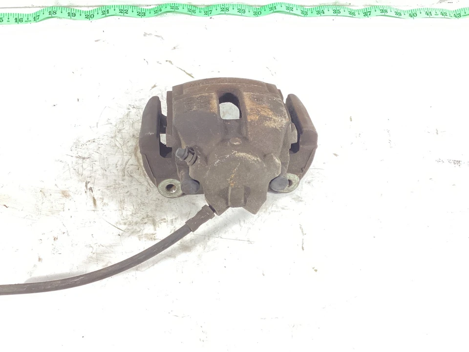 Pinza de freno delantera derecha BMW X3 E83 2007-2008 con manguera de tubo OEM. Foto 4 de 4