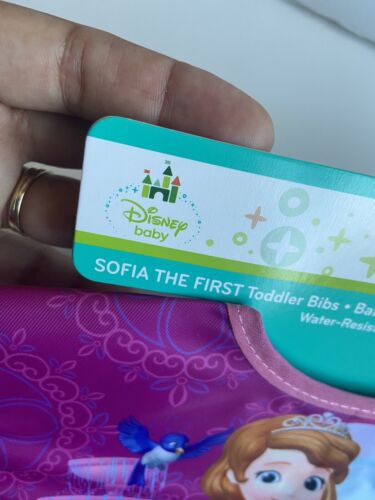 DISNEY SOFIA EL PRIMER BEBÉ/NIÑO PEQUEÑO "PRINCESA EN ENTRENAMIENTO" 2 Pk BIB Impermeable - Imagen 3 de 7