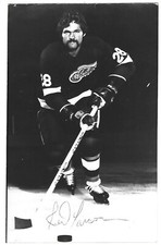 RARE 1970'S REED LARSON DETROIT RED WINGS AUTOGRAPHED 5 X 8 TEAM PHOTO !!