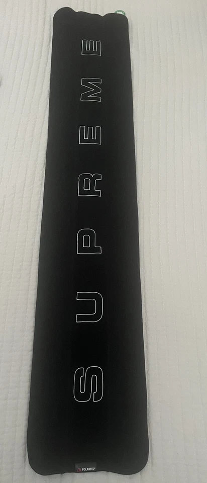 Bufanda Supreme Polartec® Logo Supreme - Vellón Negro Nuevo Sin Etiquetas con Stock X Foto 2 de 4