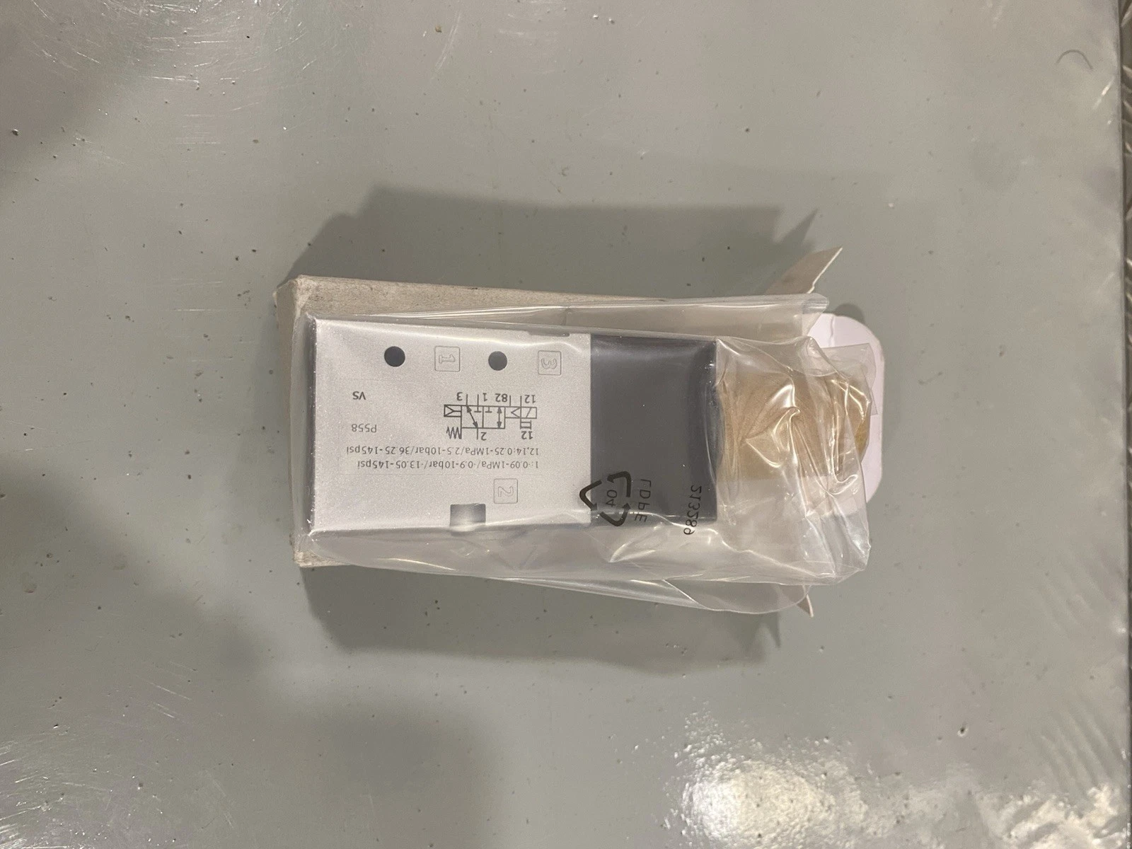 Festo VUVS-L20-M32C-MZD-G18-F7 575259 Solenoid Valve Brand New 3