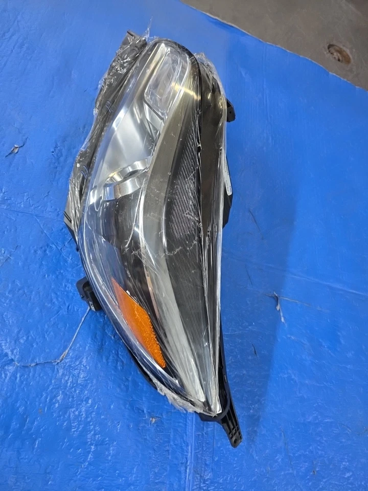 Faro izquierdo del lado del conductor Chevrolet Malibu 2013-2015. Foto 3 de 4