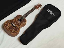 Ukulele acustico LUNA Love Music Peace Concert NUOVO Uke con borsa gig