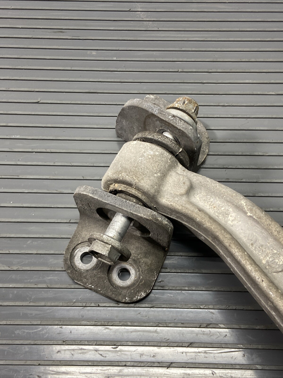 2010-2015 Audi R8 42 Rear Left Lower Control Arm Assembly 70k Miles OEM