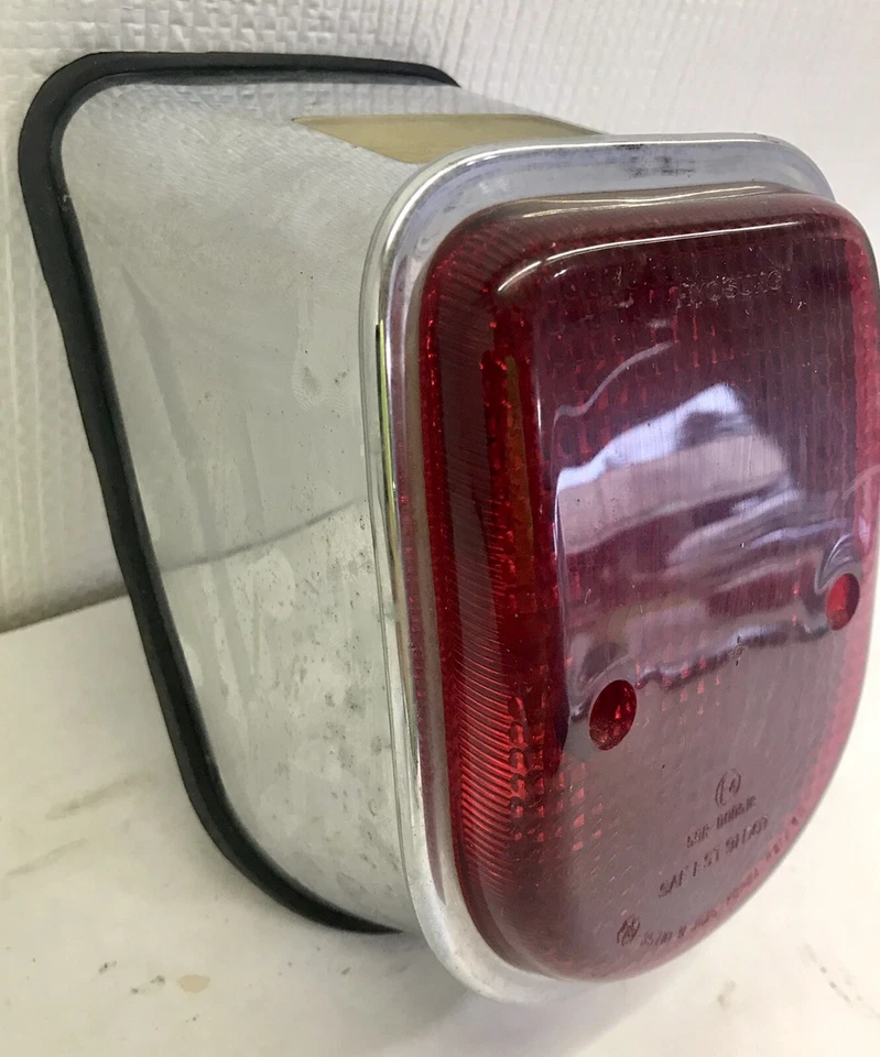 Conjunto de luces de freno traseras UM/Hyosung Cruise V2C-250T 2008 Foto 3 de 4