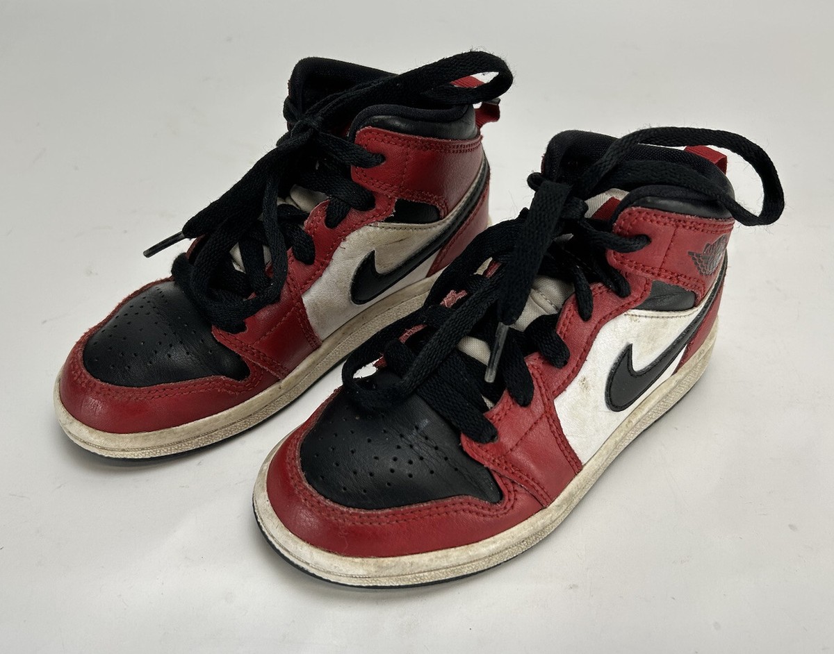 Nike Air Jordan 1 Mid Chicago Black Toe 640734-069 Youth