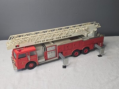 Conrad 5509 Miami Fire Rescue LTI 100Ft Aerial Ladder Diecast Model Red 