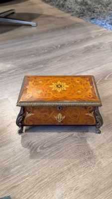 Vintage Reuge Saint Croix Swiss Music King's Box 3/72 Wood Inlay