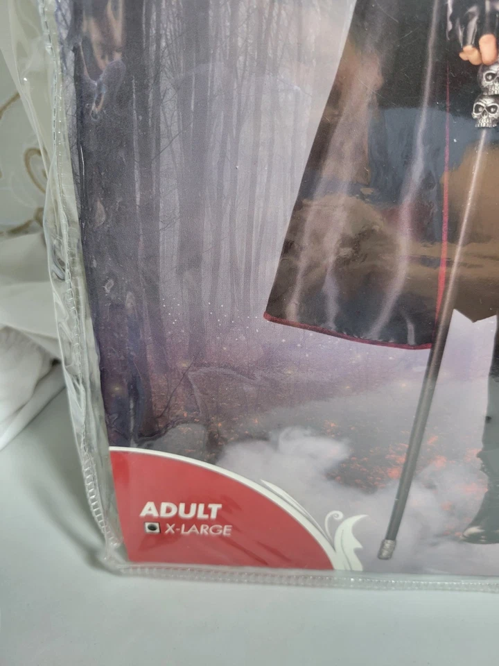 Disfraz de vampiro SPIRIT Nightside con medallón adulto talla XL usado Foto 3 de 4