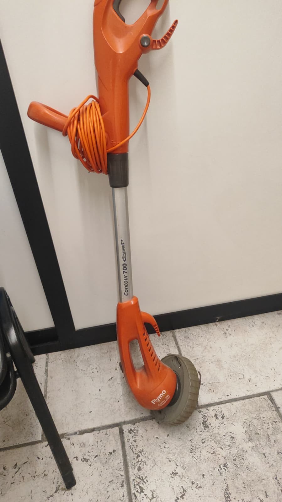 BLACK AND DECKER TAGLIABORDI ELETTRICO A FILO FLYMO CONTOUR 700 POWER PLUS