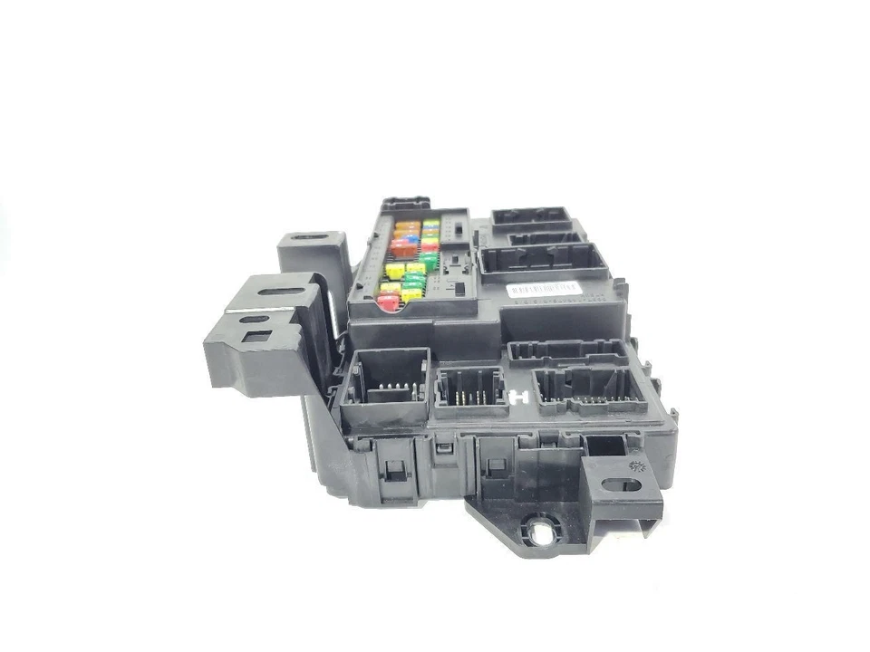 Ford Mustang 2016 caja de fusibles OEM GR3T15604 Foto 3 de 4