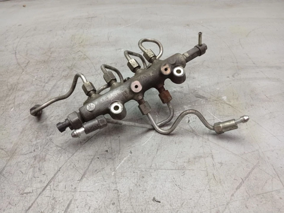 Verteilerrohr Kraftstoff mit Einspritzleitungen für MAZDA 5 (CR19) 2.0 CD RF7J - Bild 2 von 4