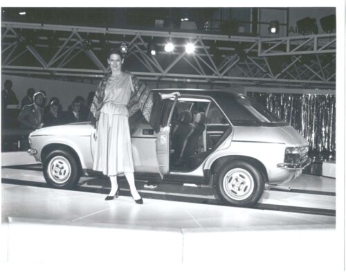 Austin Allegro 1750 HL original b&amp;w Motorshow Press Photograph circa 1975
