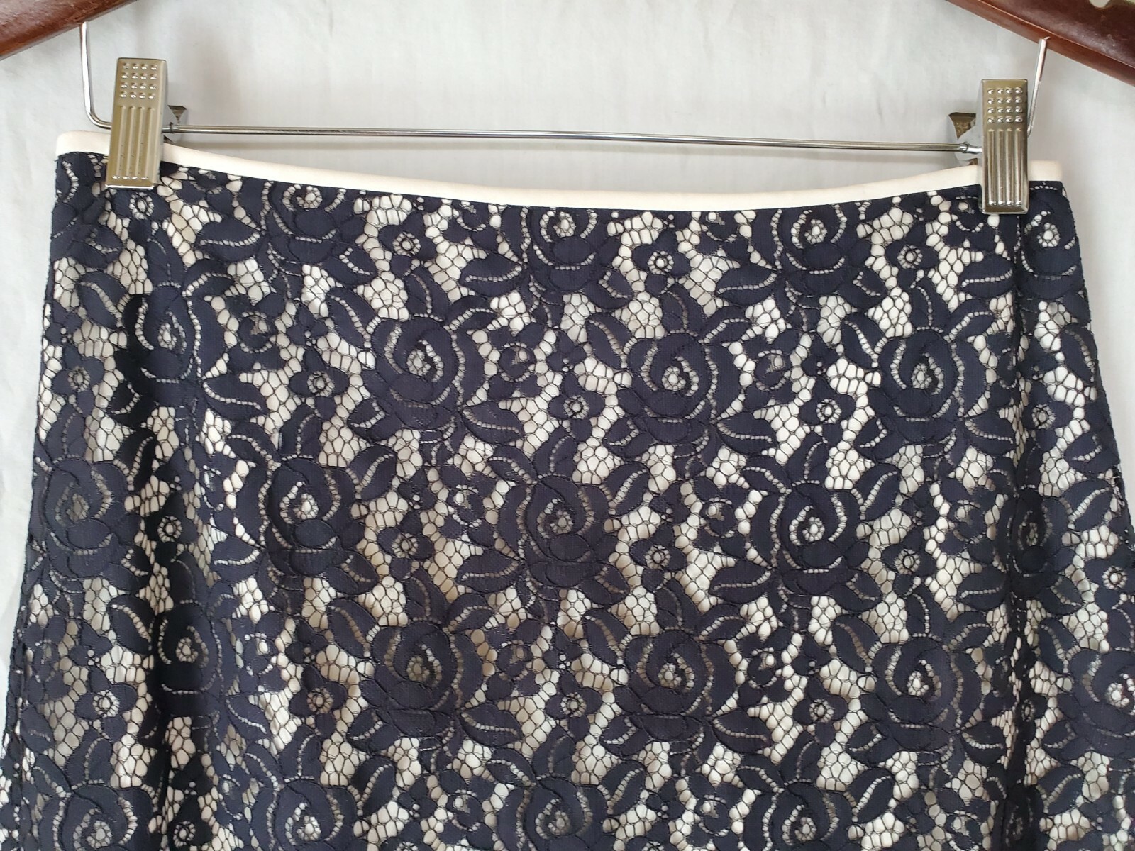 Diane Von Furstenberg Scotia Pencil Skirt Sz 6 Black Ivory Lace Knee Length VEUC image 2