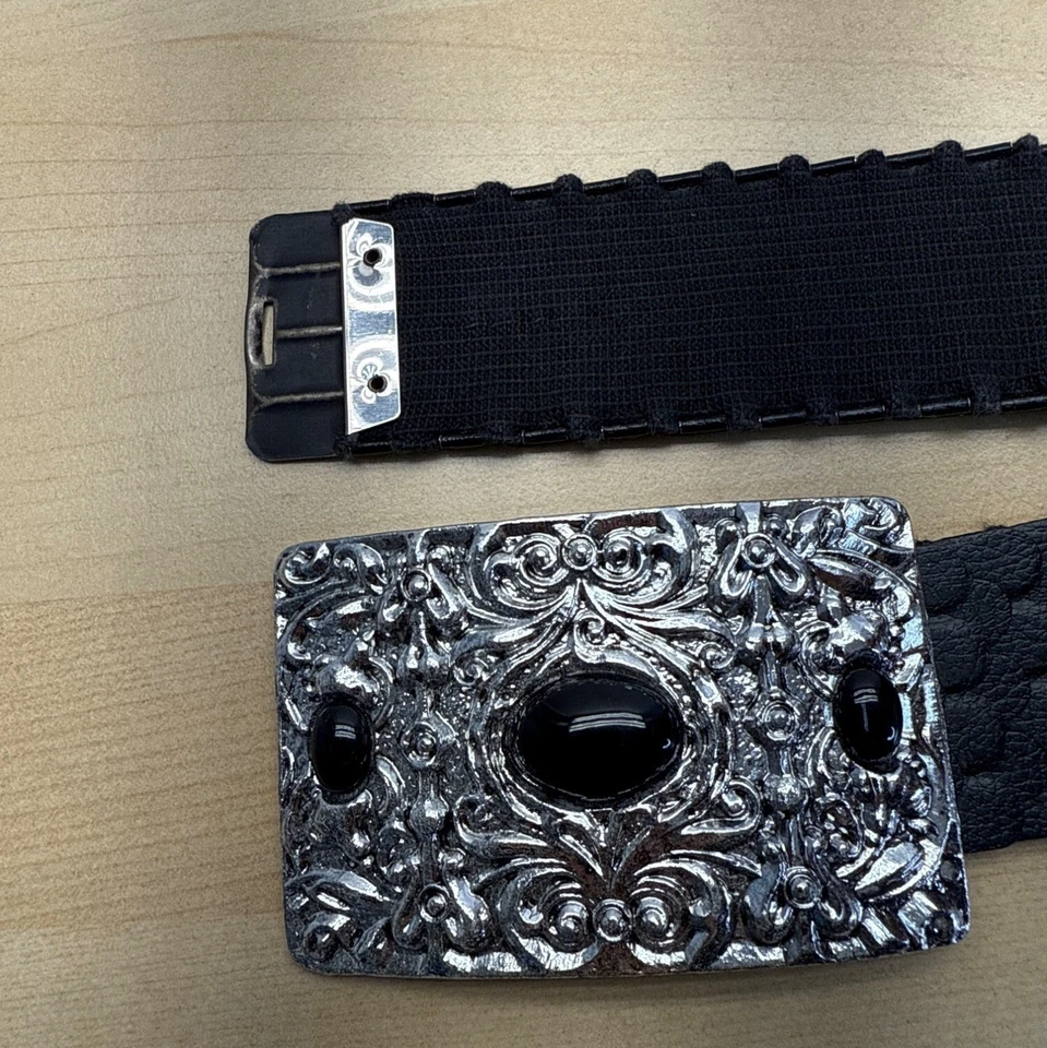 Винтажный эластичный черный пояс с серебряной пряжкой с зубчатым узором из искусственной кожи - Изображение 3 из 4