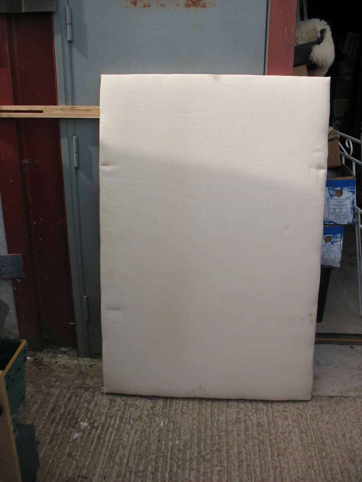 CREAM VELOUR BUTTON HEADBOARD FOR A 5' KING SIZED DOUBLE BED + Can help