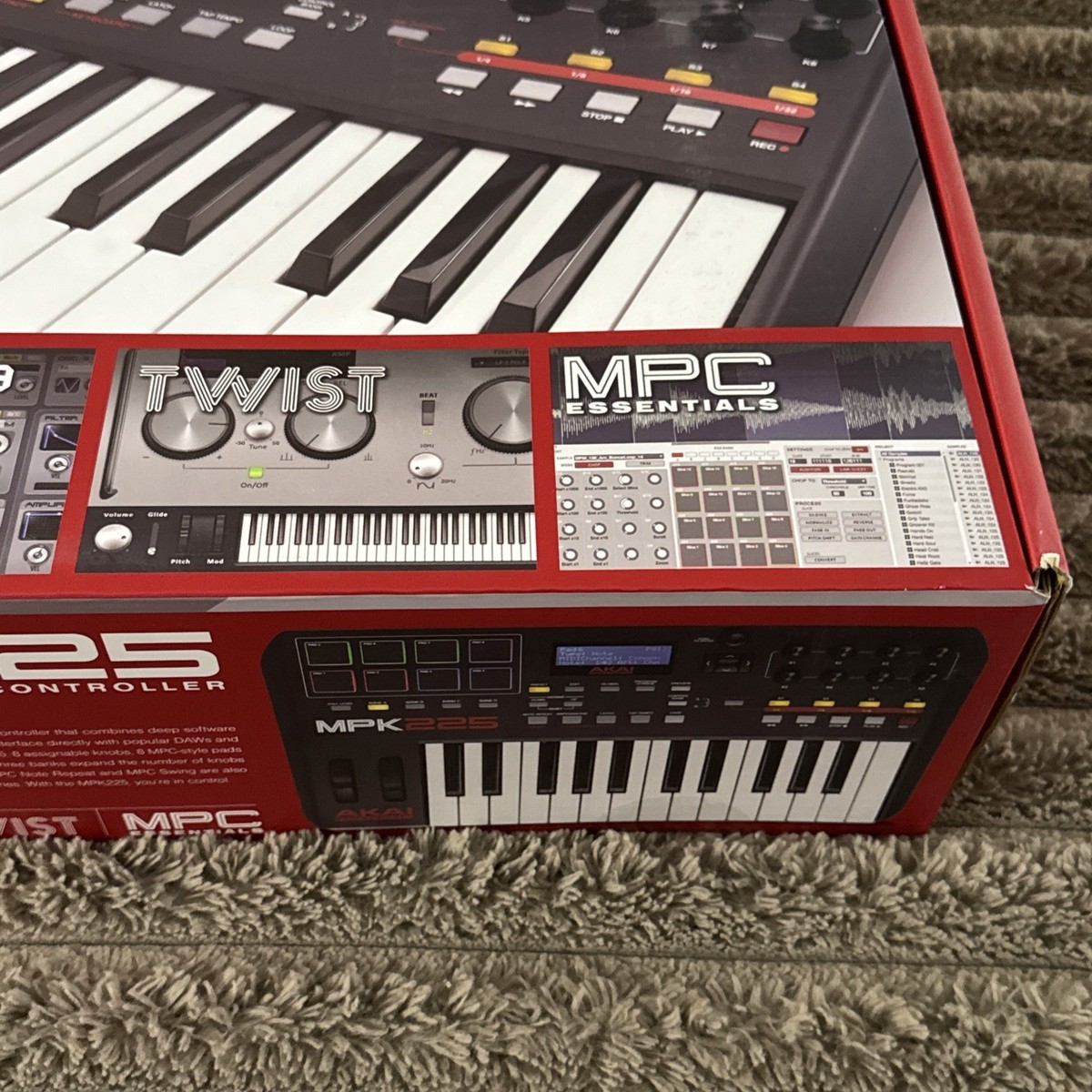 AKAI MPK225　中古品　本体のみ　 MIDIキーボード パッド付 AKAI MPK225 中古品 本体のみ MIDIキーボード パッド付 Amazon