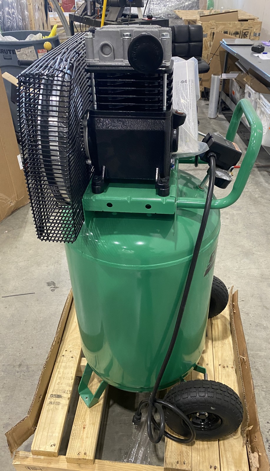 Speedaire 2 HP 30 Gallon Vert Portable Air Compressor 120V 1PH