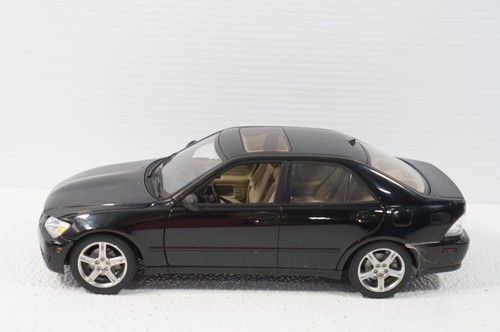 AutoArt Lexus IS300 1:18 Black 1:18 Diecast Model Car - Picture 5 of 11