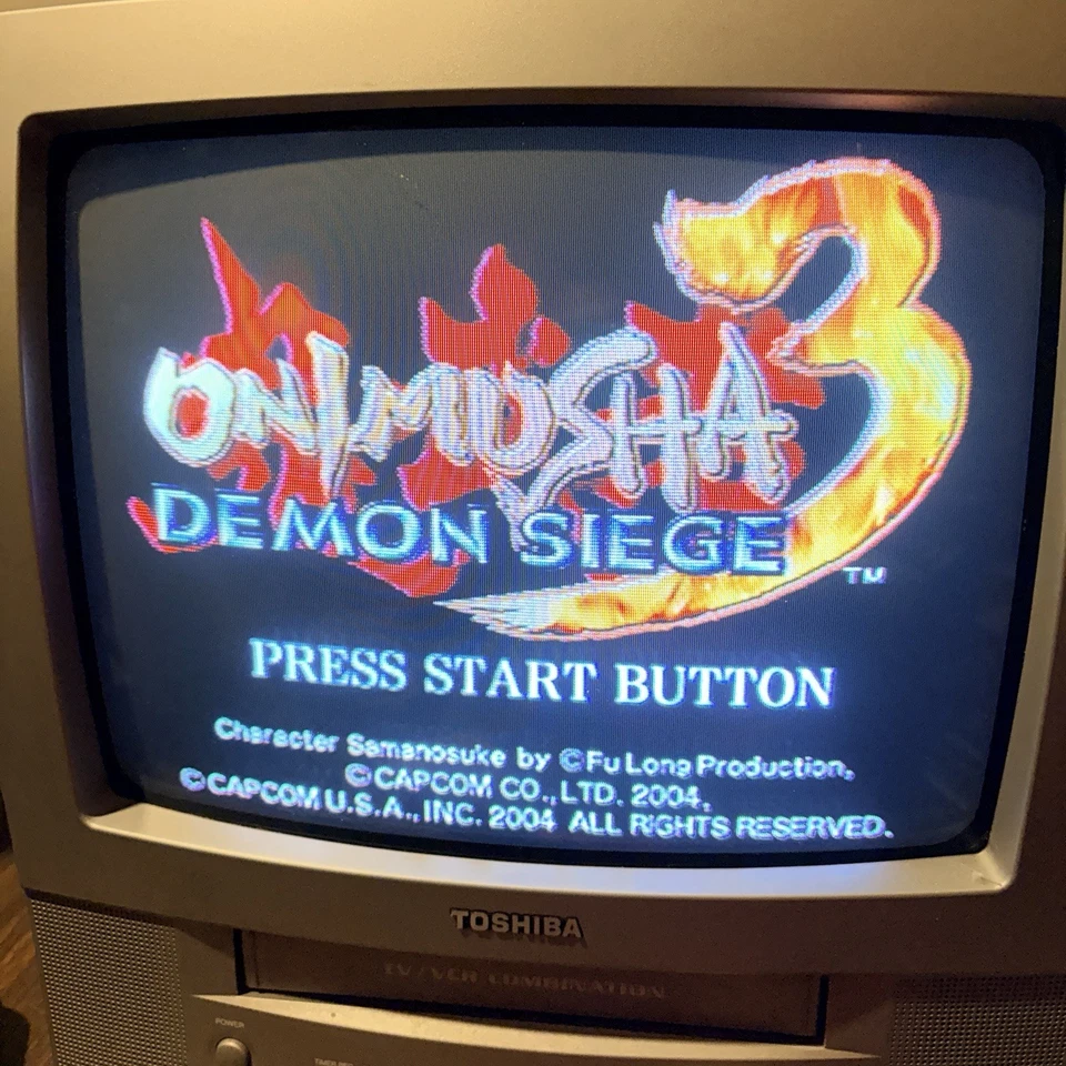 Toshiba MV13N2 13" CRT TV / VCR Combo Retro Gaming No Remote - Image 2 of 4