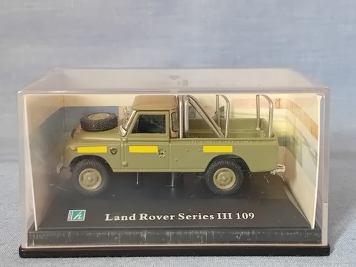 CARARAMA 1/72 OO SCALE - LAND ROVER SERIES III - RAF POLICE - NEW IN CASE.