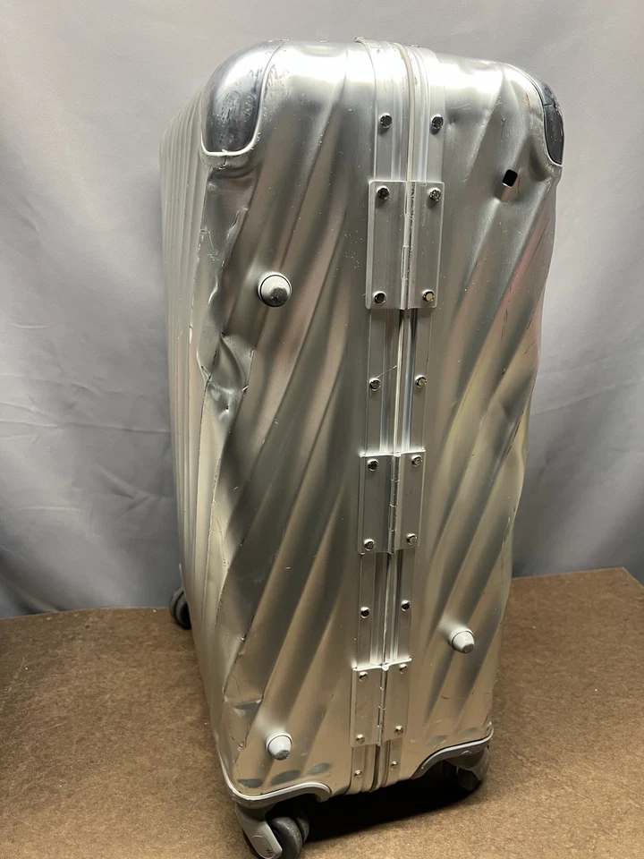 Tumi 19 DEGREE ALUMINUM Short Trip Packing Case 26" Hardside Spinner Locking - Image 3 of 4