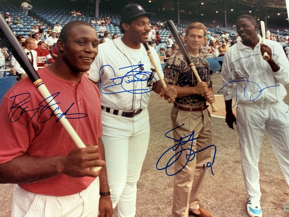 RARE - Steve Yzerman Barry Sanders Cecil Fielder Joe Dumars Signed 16x20 Beckett - Image 2 of 4