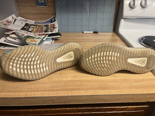 Yeezy Boost 350 V2 Tail Light size 9.5/ PERFECT BOX - Picture 2 of 8