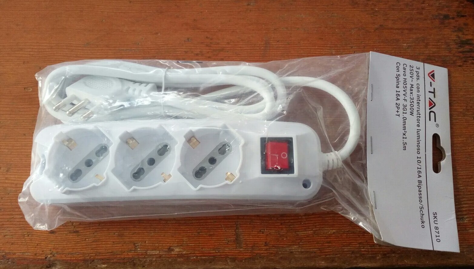 Multipresa 3 Posti Con Interruttore Luminoso 10/16A Bipasso/Schuko 250V~Max:3500