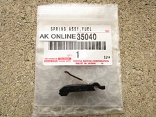 FITS: 19 - 23 TOYOTA RAV4 FUEL DOOR COVER RELEASE SPRING CLIP QTY 1 OEM NEW