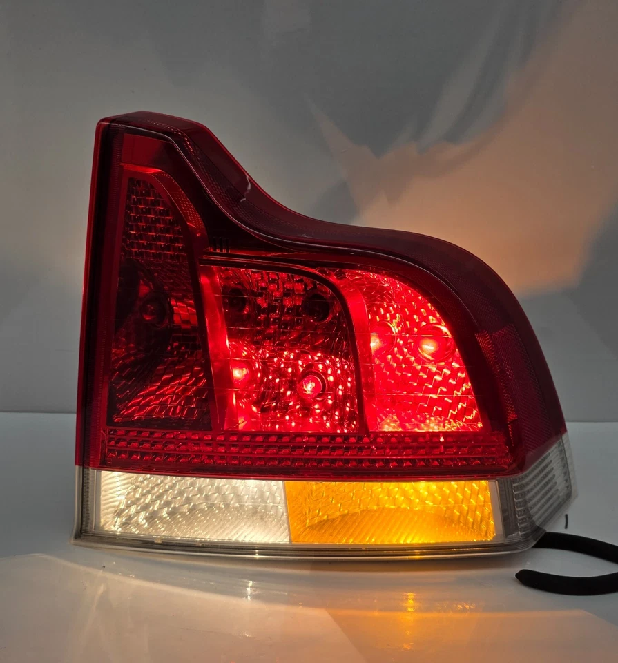 05-09 Volvo S60 RIGHT Passenger RH Rear Tail Light Assembly 30655369 - Imagem 2 de 4