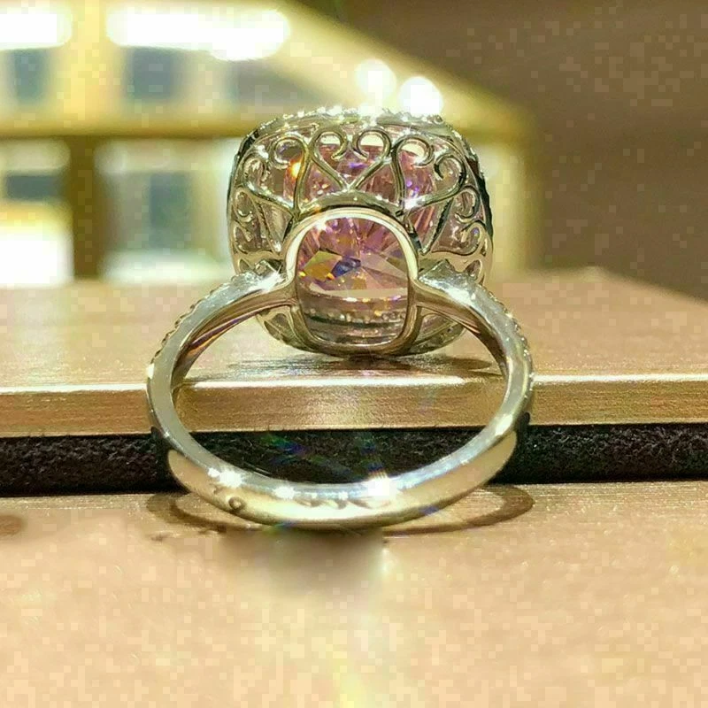 Anillo de compromiso cojín de 3,50 quilates de zafiro rosa moissanita de oro blanco de 14 quilates sobre halo Foto 3 de 4