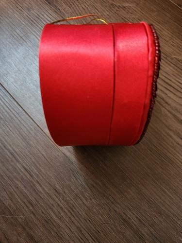 LIQUIDACIÓN Caja en forma de corazón rojo satinado con lentejuelas y cuentas con marco de imagen 4,5 pulgadas - Imagen 3 de 5